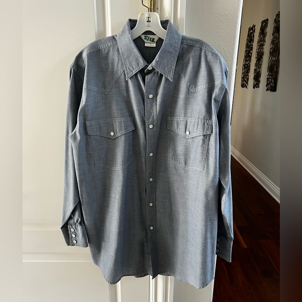 CLEARANCE Men’s Large Blue Button Down Shirt With Snaps